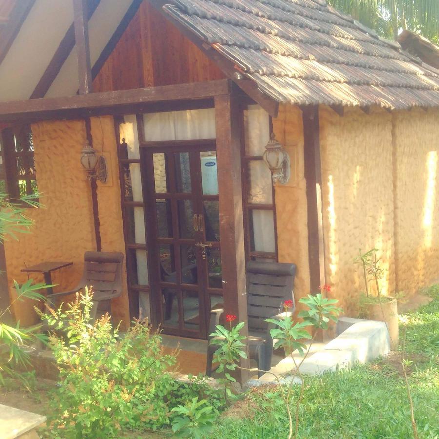 Hotel The Village *